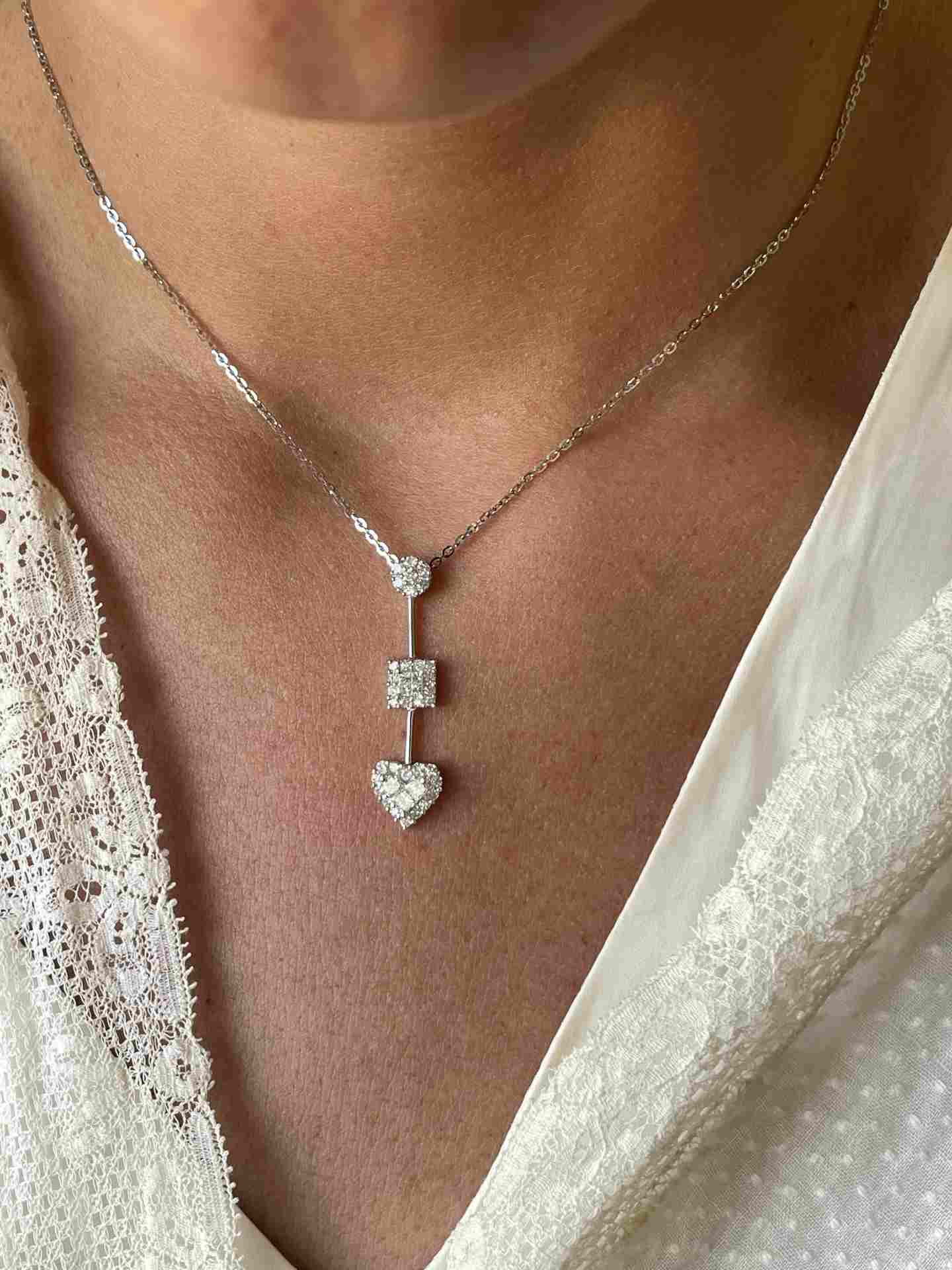 Dolphin choker in 18k white gold with diamonds and princesses