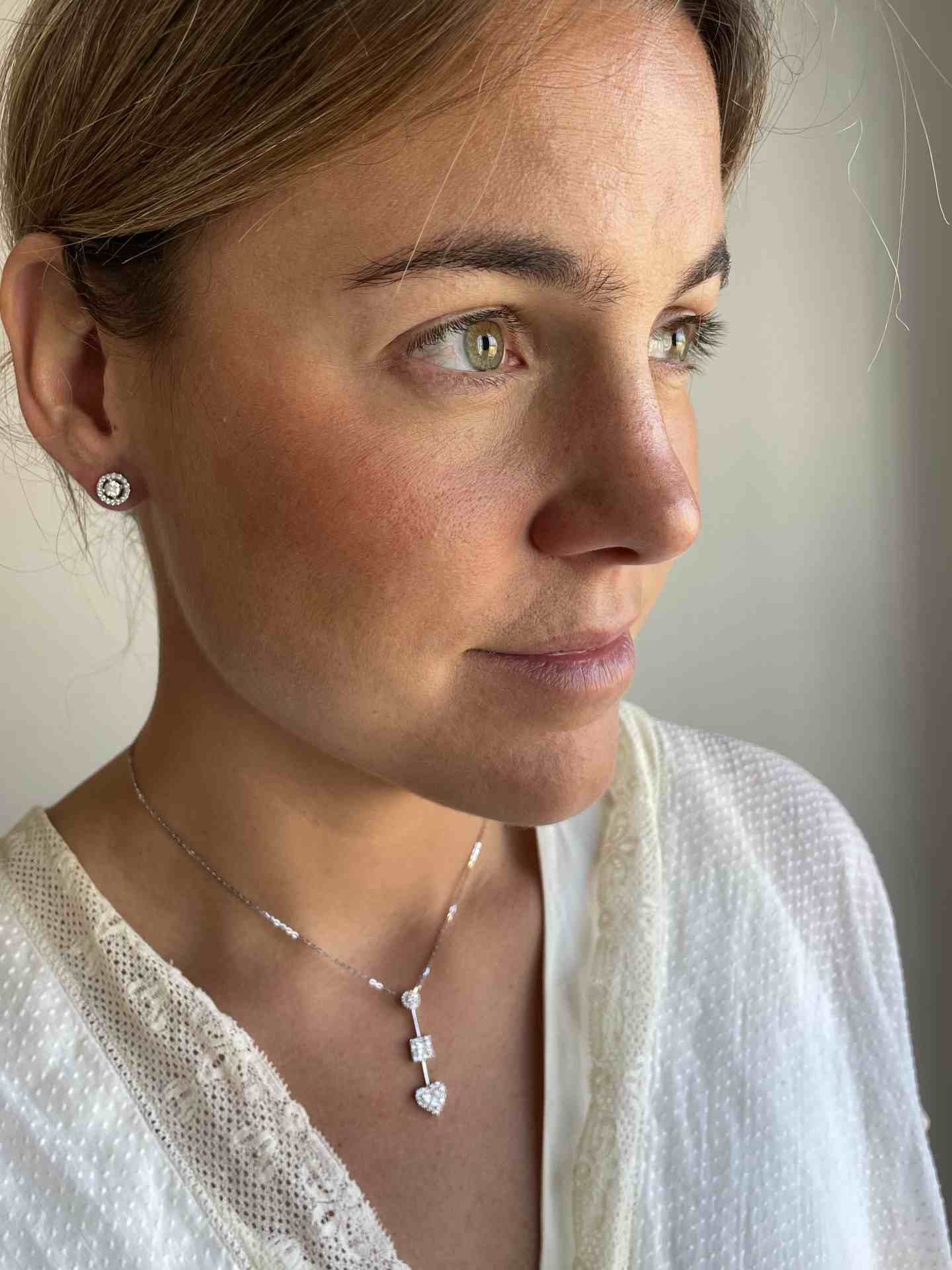 Dolphin choker in 18k white gold with diamonds and princesses