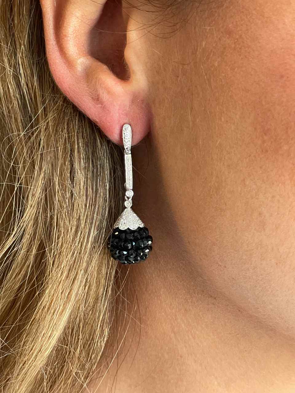 CHUCENA detachable earring in 18k white gold with diamonds