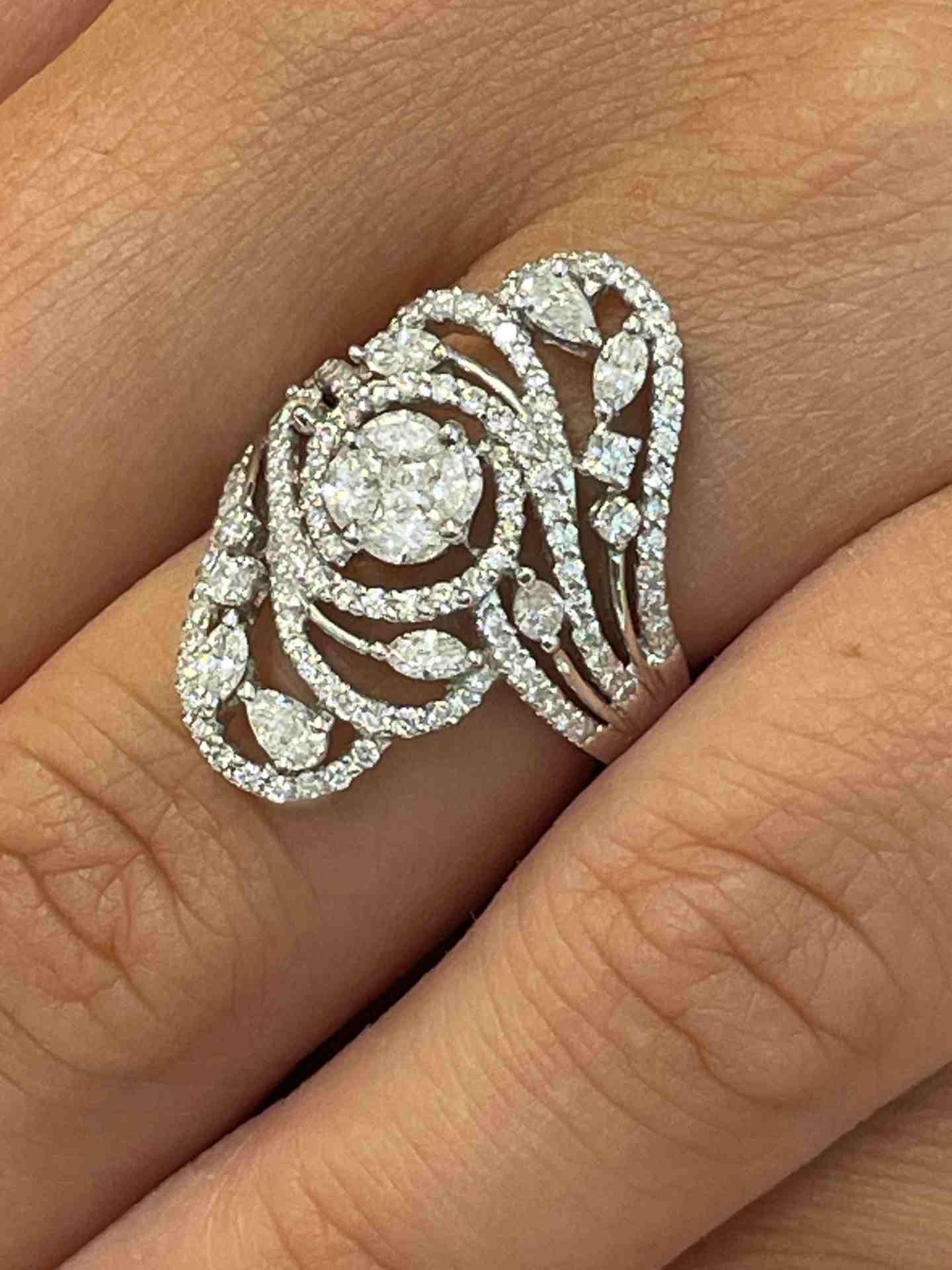 SITGES 18k white gold ring with diamonds, marquise and princess