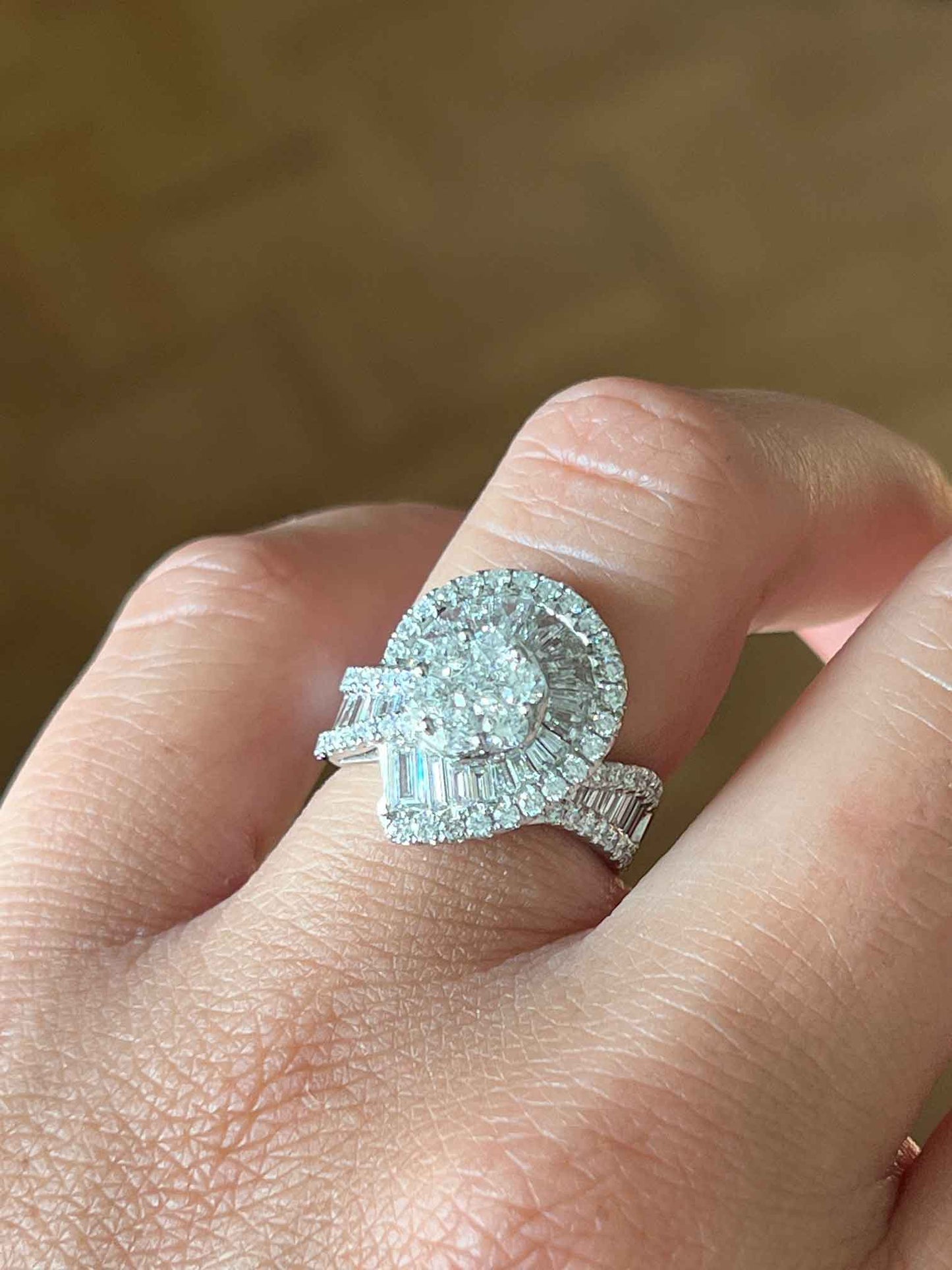 BOLZANO, white gold ring with diamonds