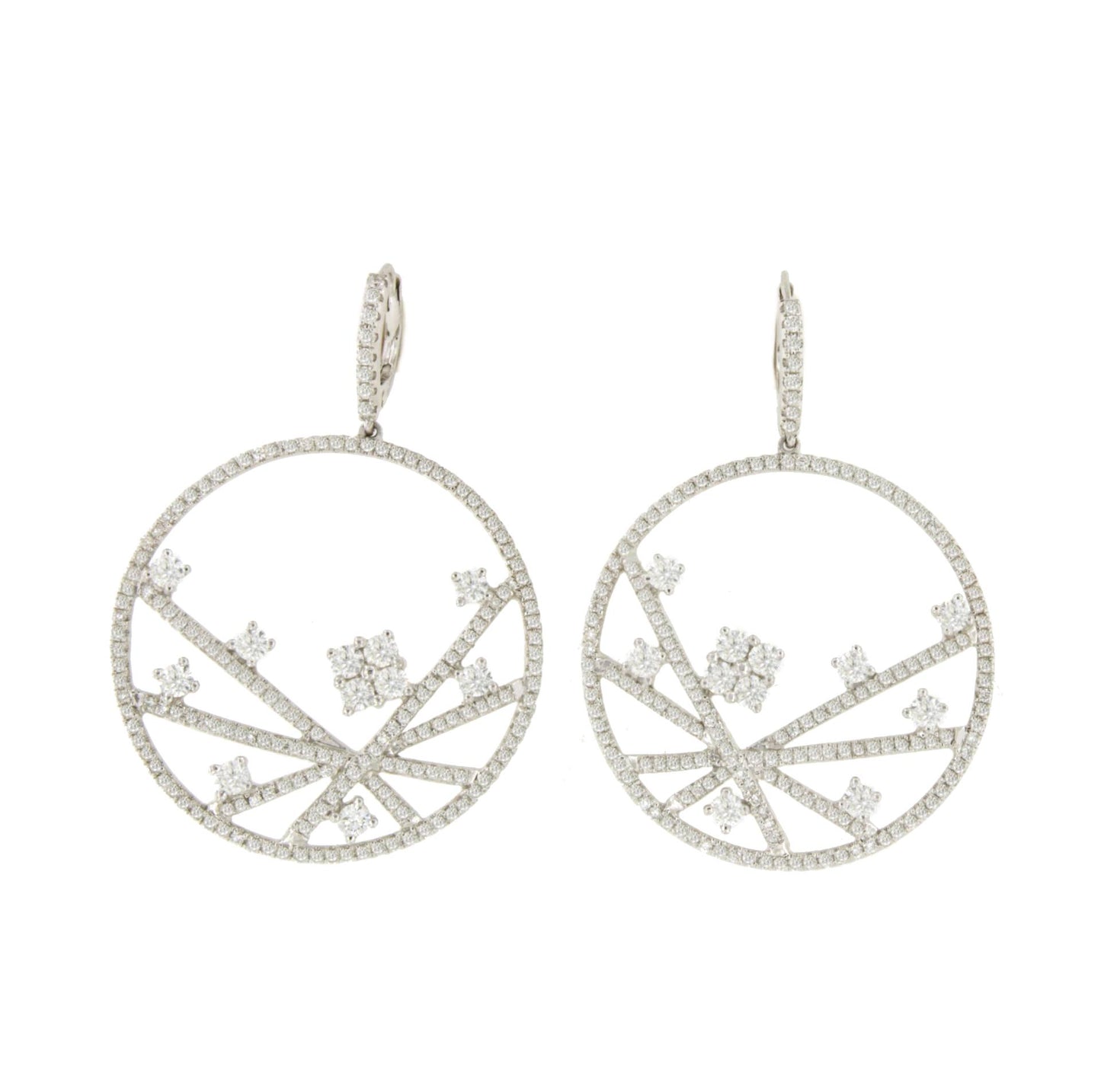 CARMONA long earring with diamonds in 18k white gold.