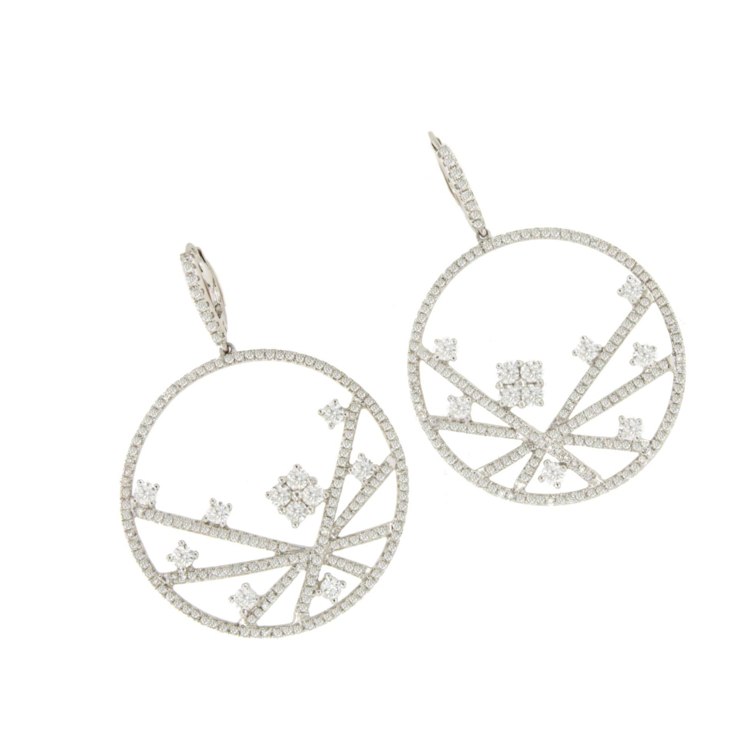 CARMONA long earring with diamonds in 18k white gold.