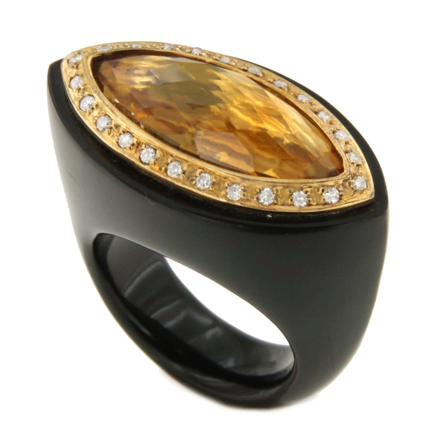 Anillo COMILLAS de onix con oro amarillo 18 kilates citrino y brillantes.