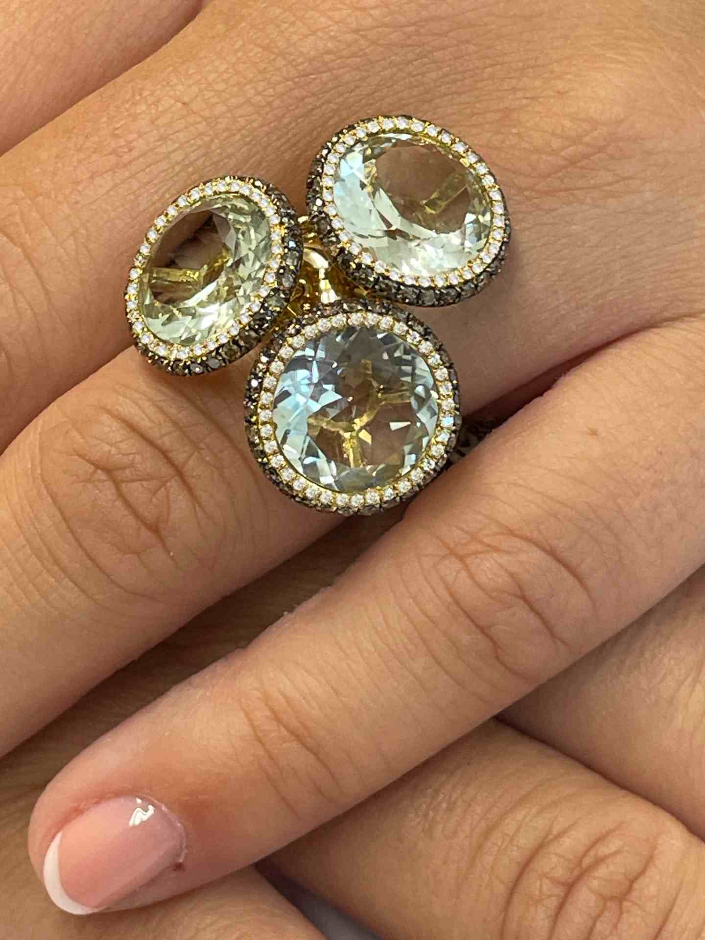 Anillo LAREDO amatista verde con brillantes en oro amarillo 18 kilates