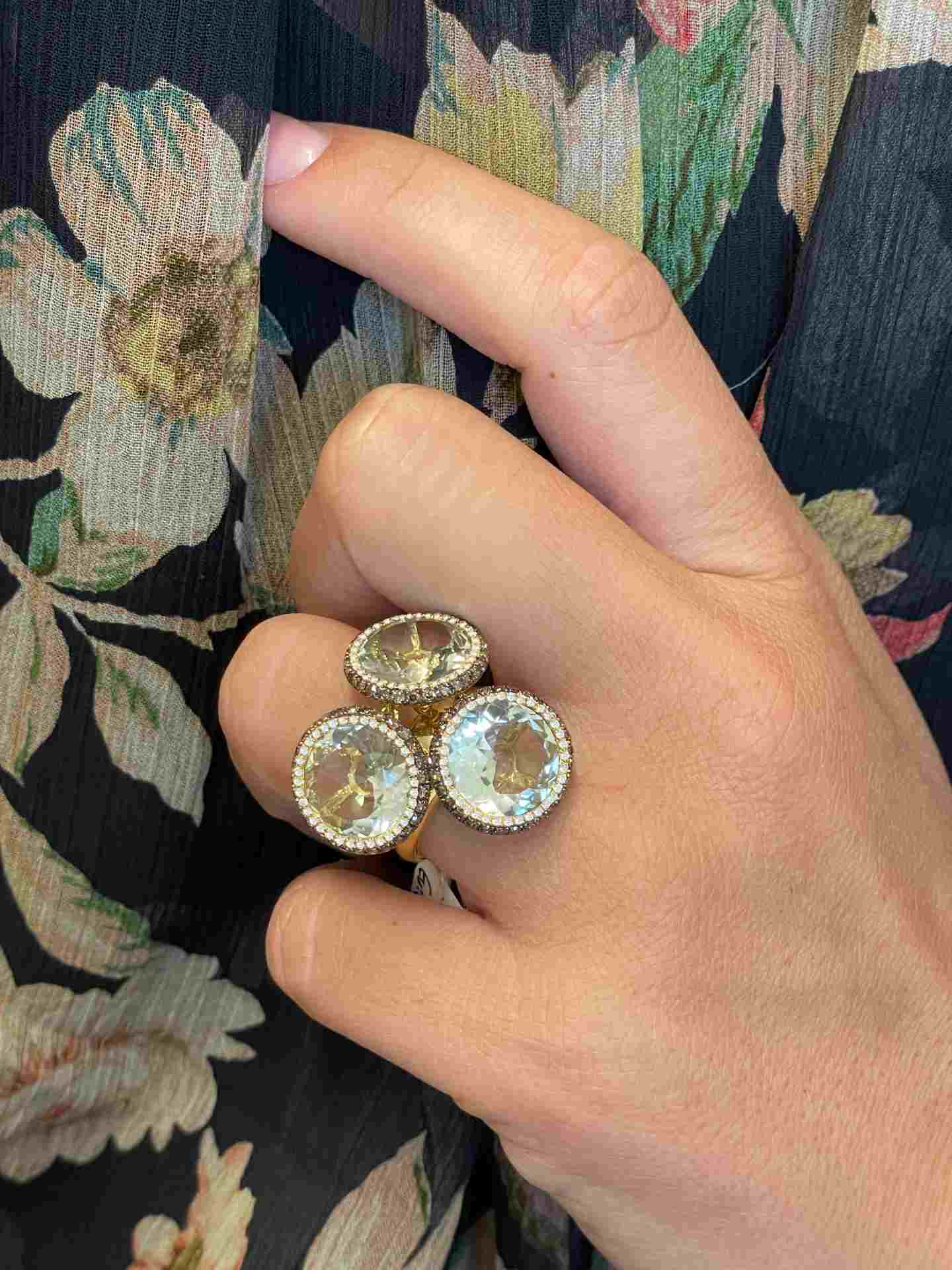 Anillo LAREDO amatista verde con brillantes en oro amarillo 18 kilates