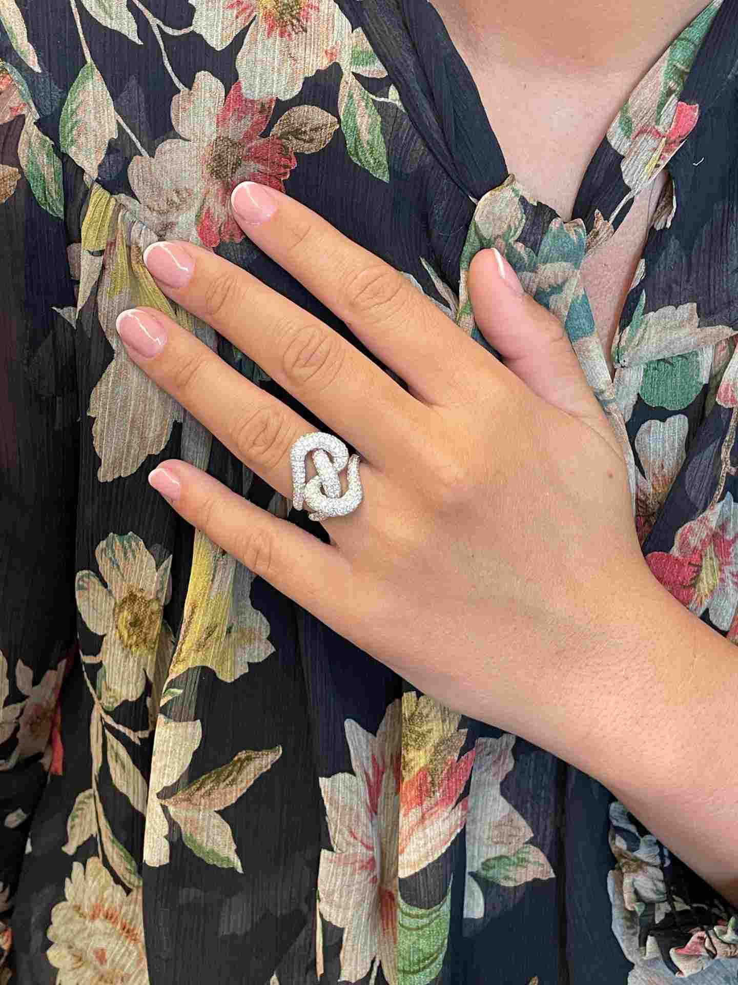 MUNGIA ring in 18k white gold with pavé diamonds.