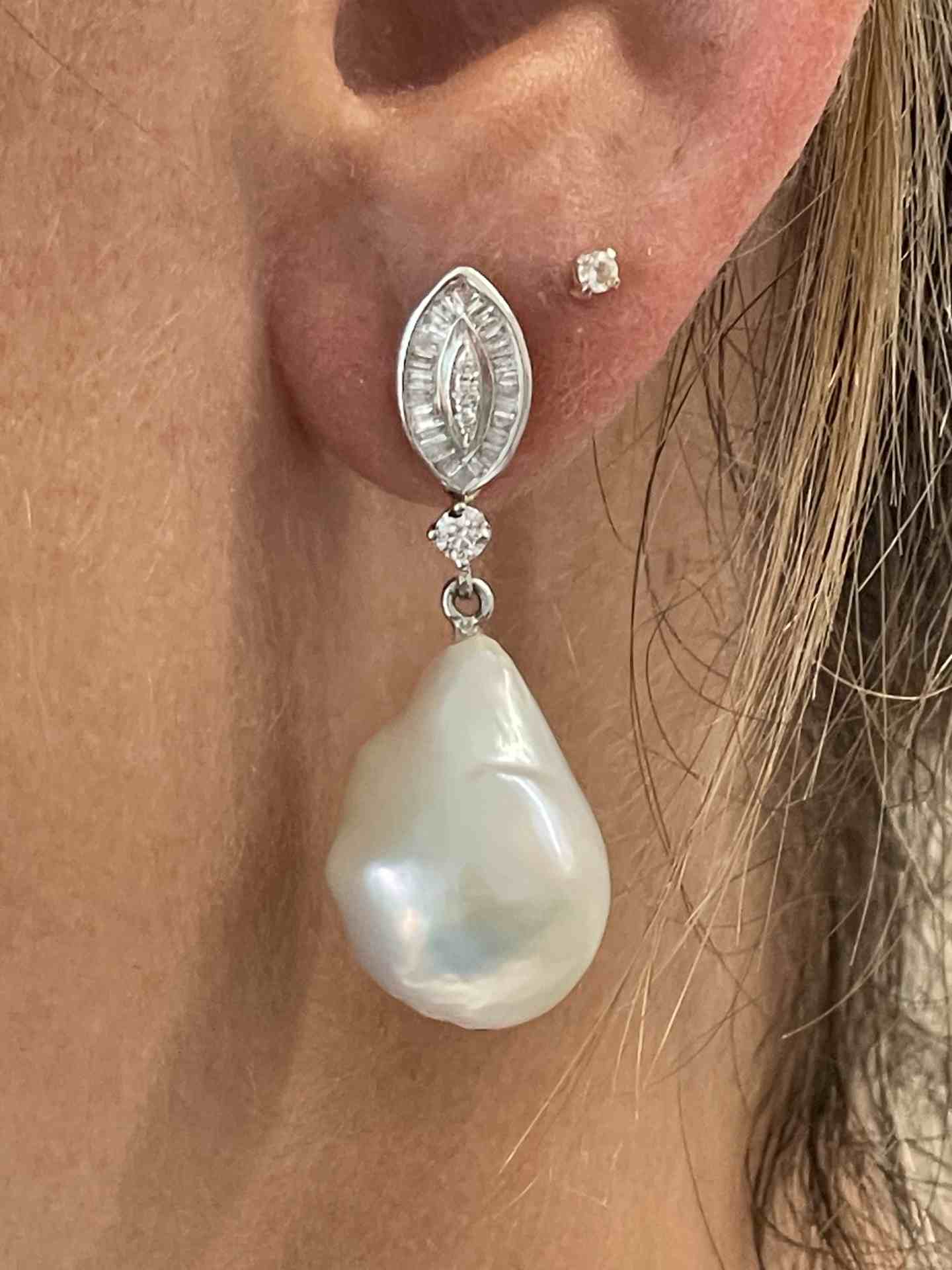 Pendiente PITON desmontable oro blanco 18 ktes con baguette y brillante