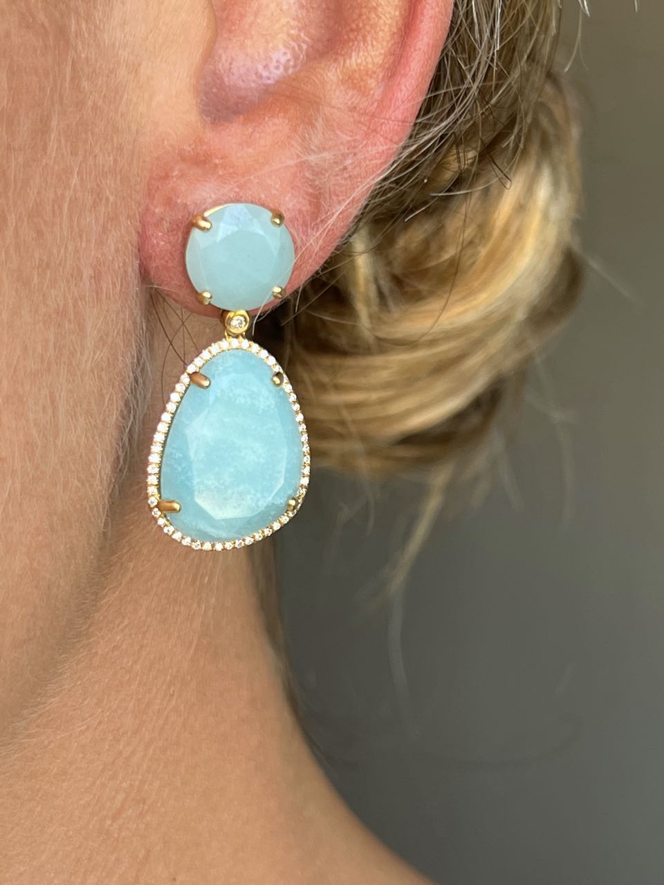 Pendientes de oro con diamantes y amazonite