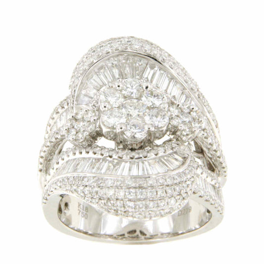 GUECHO ring in 18k white gold with diamonds, baguettes and taipes.