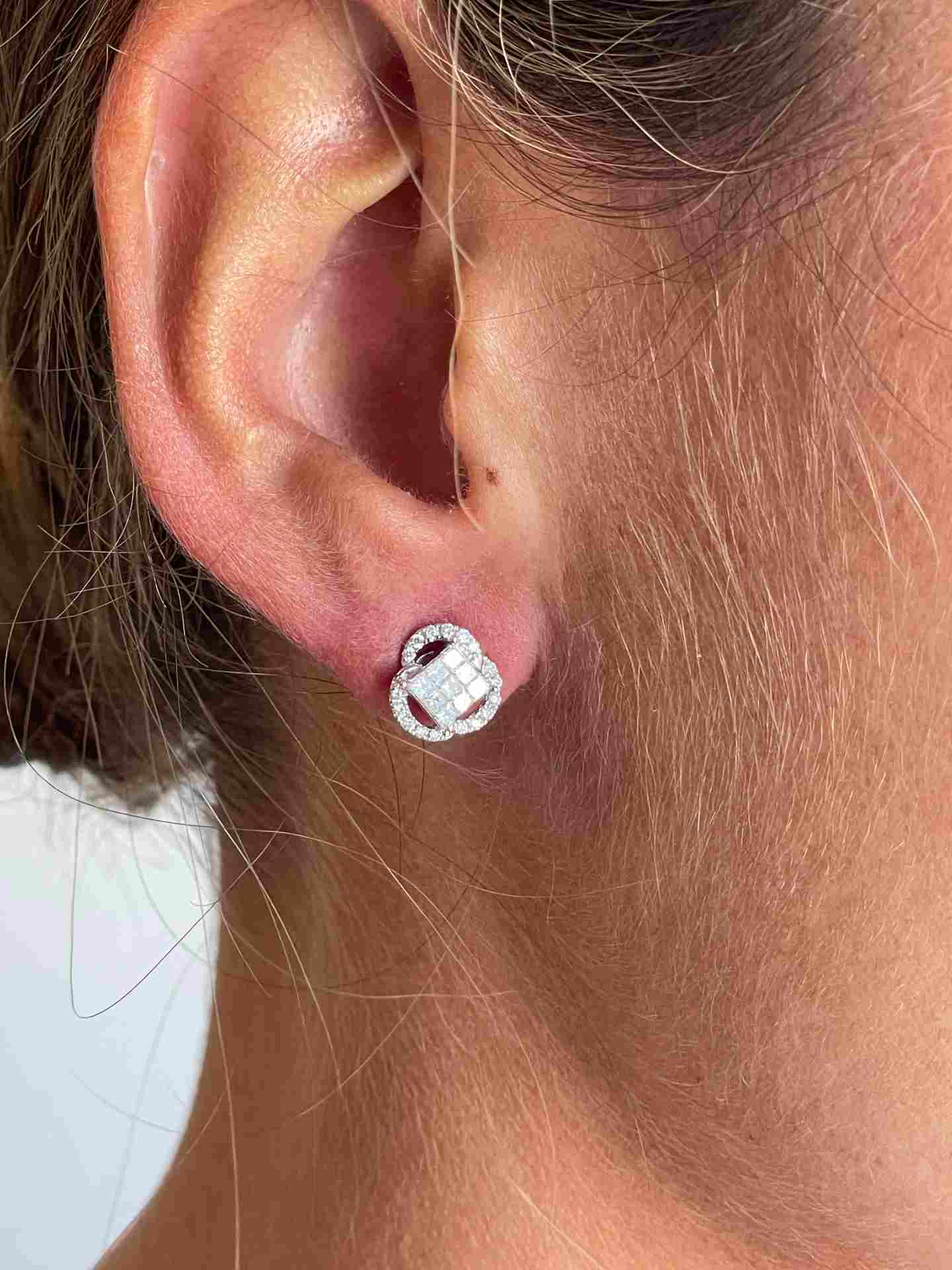 Detachable CAPA earring in 18k white gold with diamonds