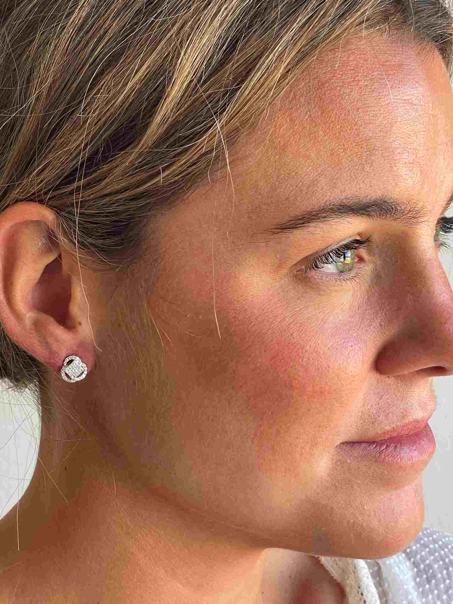 Detachable CAPA earring in 18k white gold with diamonds