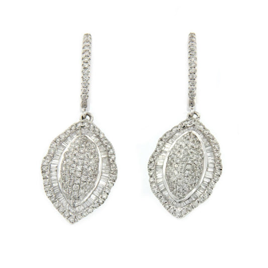 HELIOPOLIS, long earrings in white gold and diamonds.