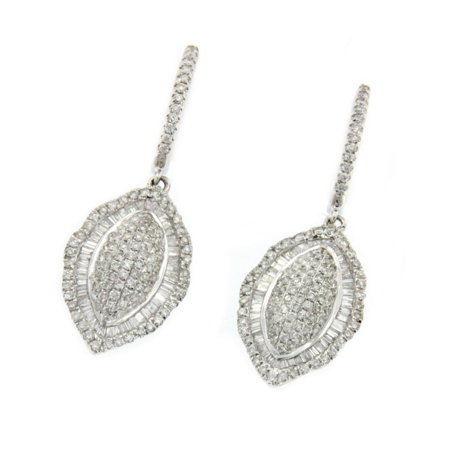 HELIOPOLIS, pendientes largos de oro blanco y diamantes.