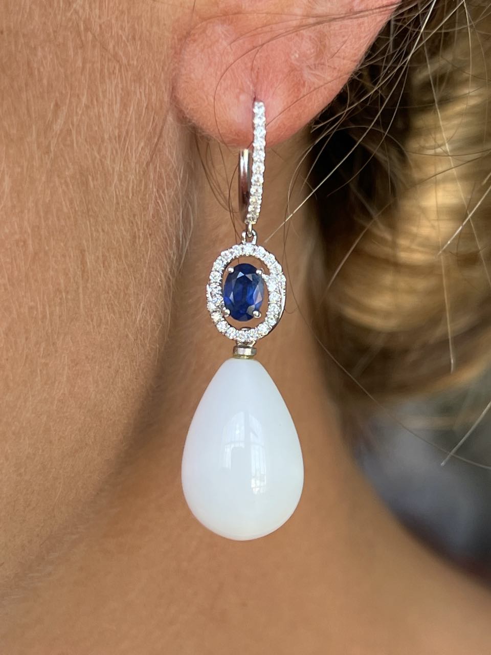 BRIEF, detachable earrings with diamonds and sapphires