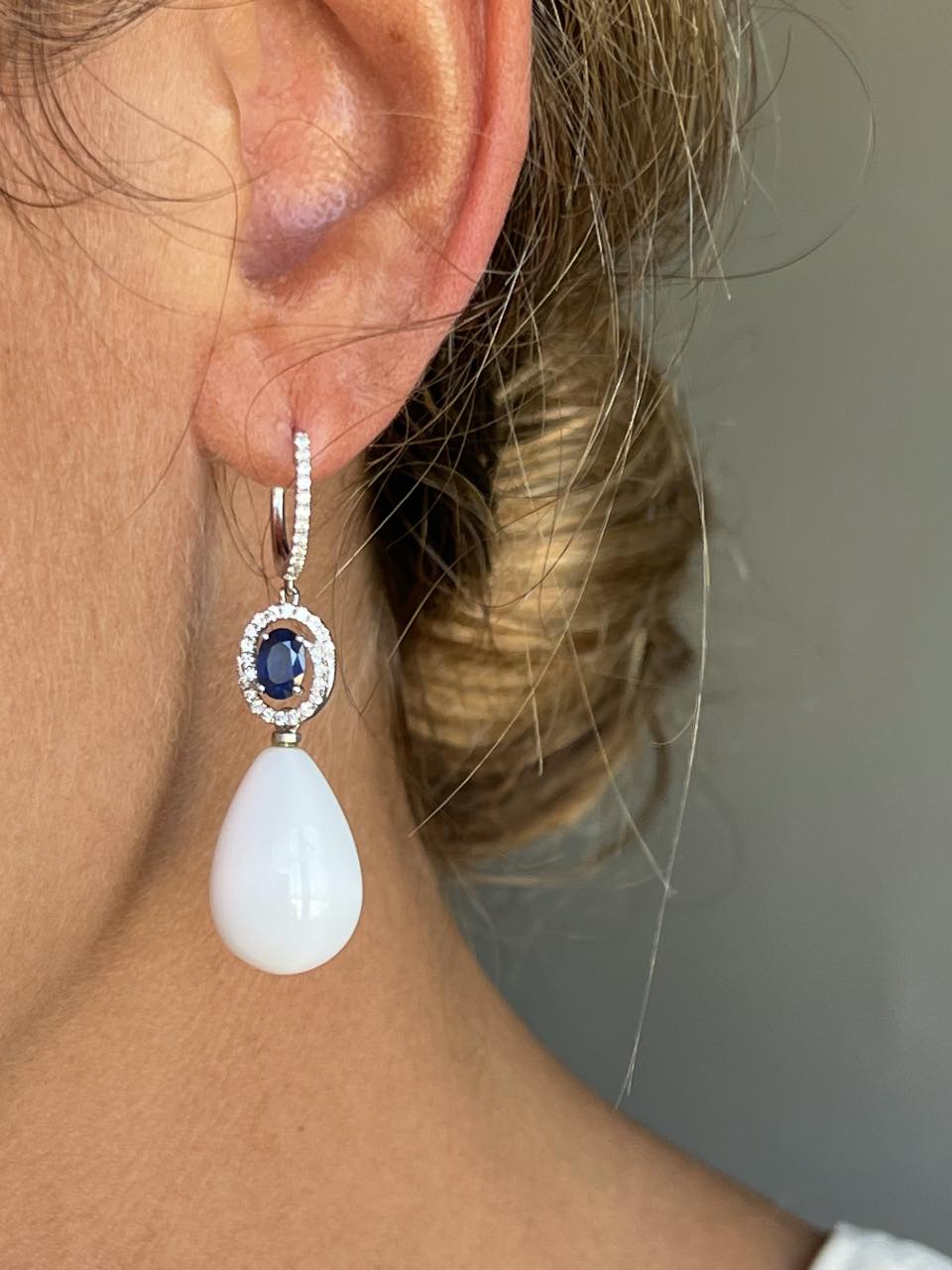 BRIEF, detachable earrings with diamonds and sapphires