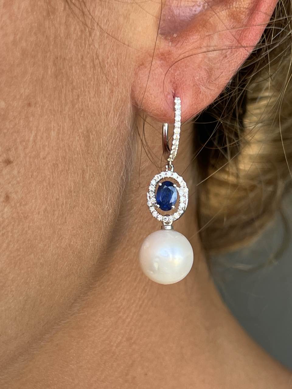BRIEF, detachable earrings with diamonds and sapphires