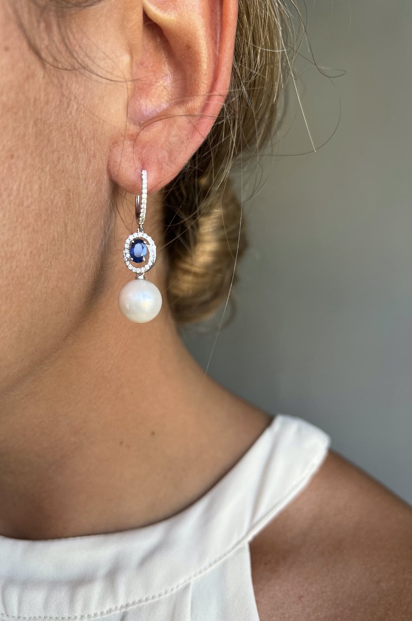 BRIEF, detachable earrings with diamonds and sapphires