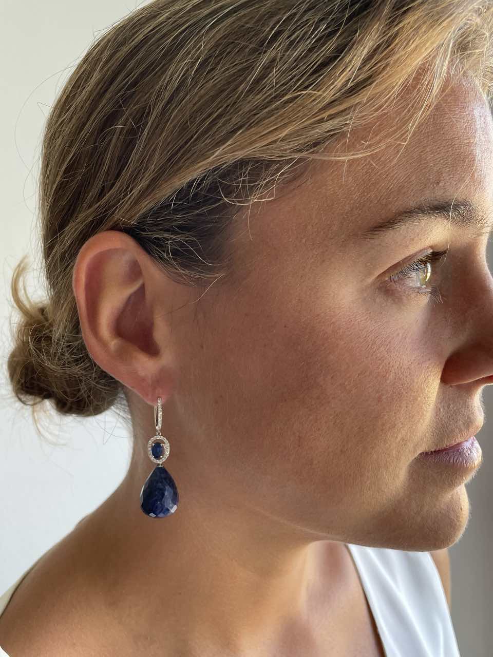 BRIEF, detachable earrings with diamonds and sapphires