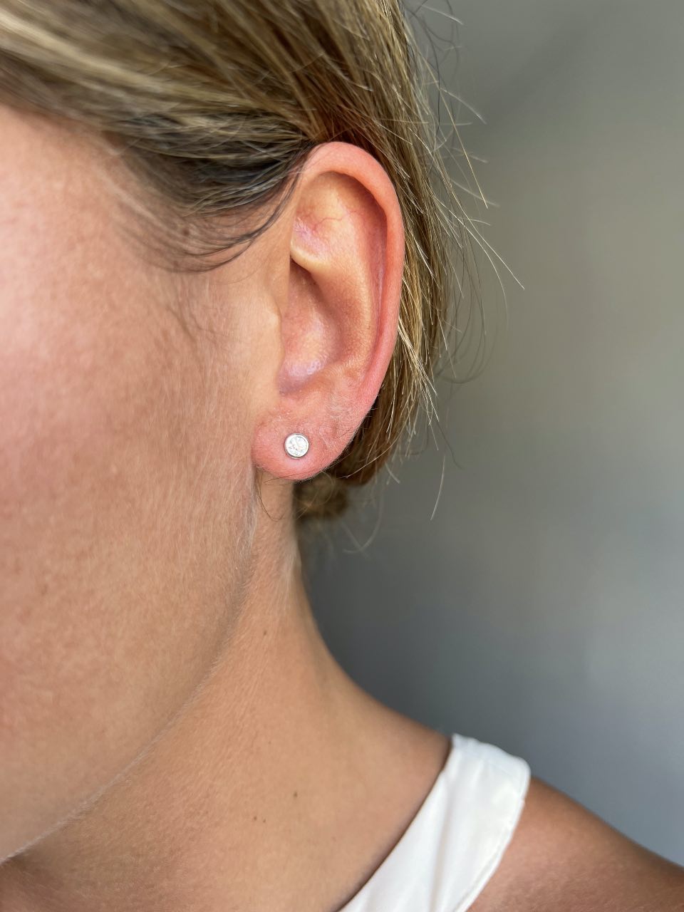 BROEN, short gold and diamond earrings