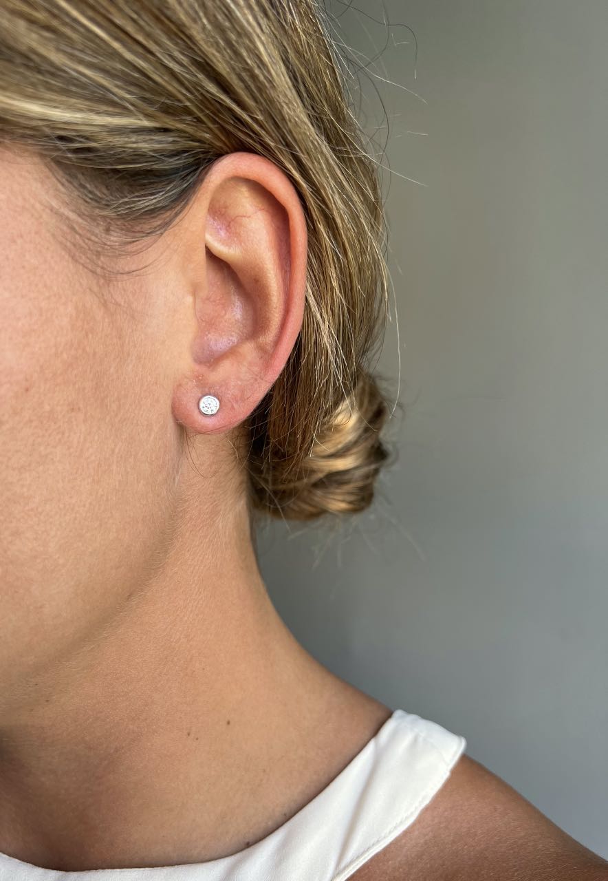 BROEN, short gold and diamond earrings