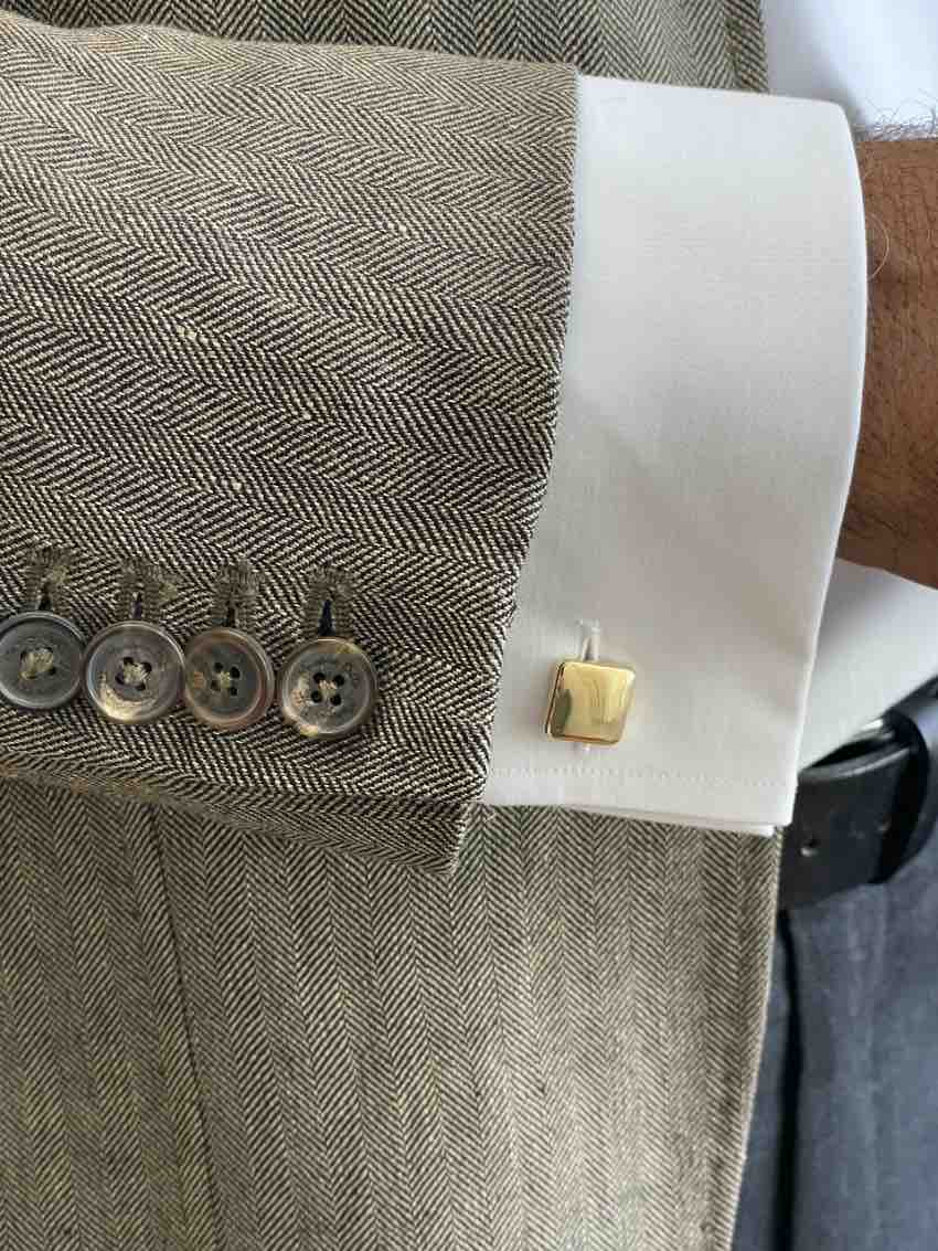 BEIRA square-shaped cufflinks in 18-karat yellow gold