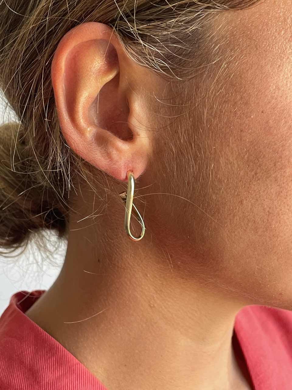 GRATO designer earrings in 18-karat yellow gold