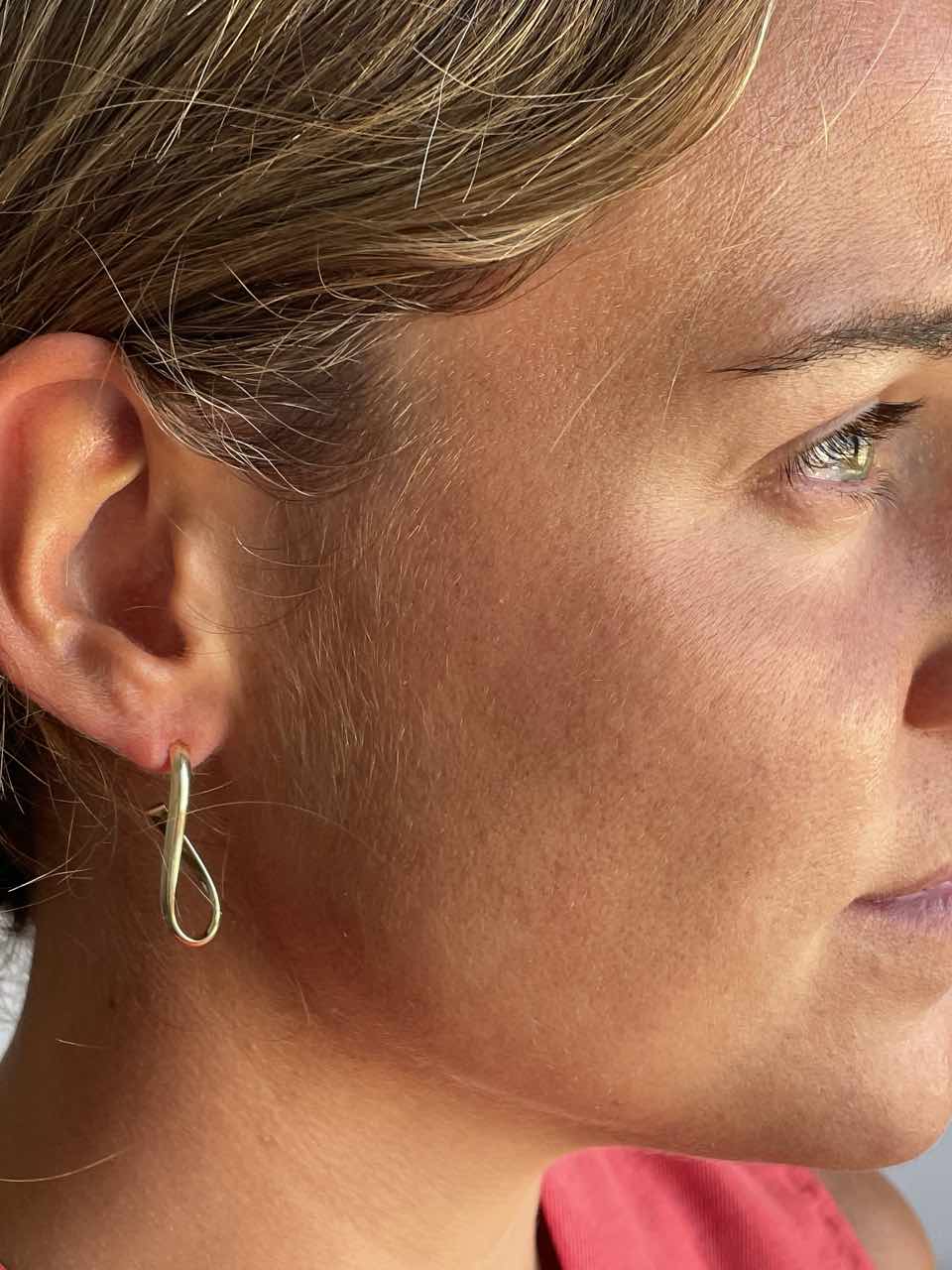 GRATO designer earrings in 18-karat yellow gold