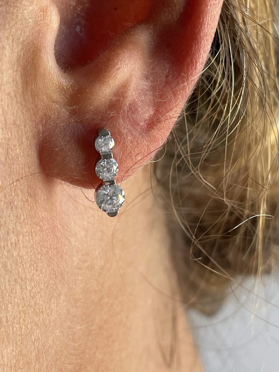 VARZIM pendant with cubic zirconia in 18-karat white gold