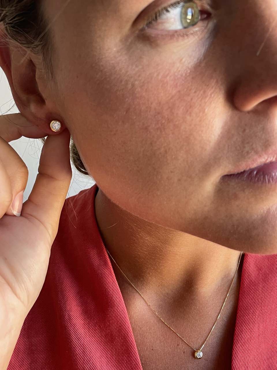 Pendientes NAZARE dormilones en oro de 18 kilates de circonita en boquilla