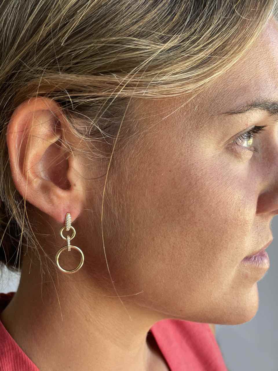 Pendientes AVEIROS oro amarillo 18 kilates largos con circonitas
