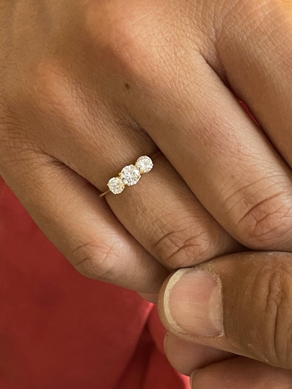 Anillo TANCOS tresillo de circonitas en oro blanco o amarillo de 18 ktes