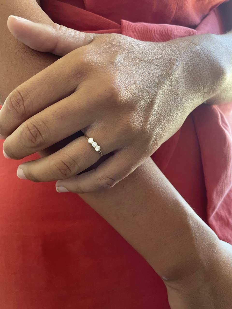 Anillo TANCOS tresillo de circonitas en oro blanco o amarillo de 18 ktes
