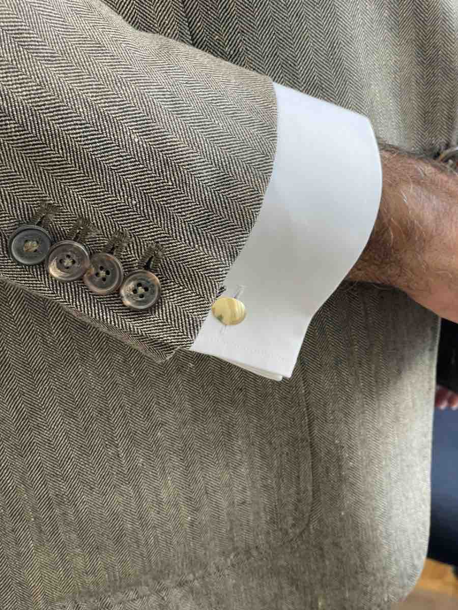 LUSO plain oval-shaped cufflinks in 18k yellow gold