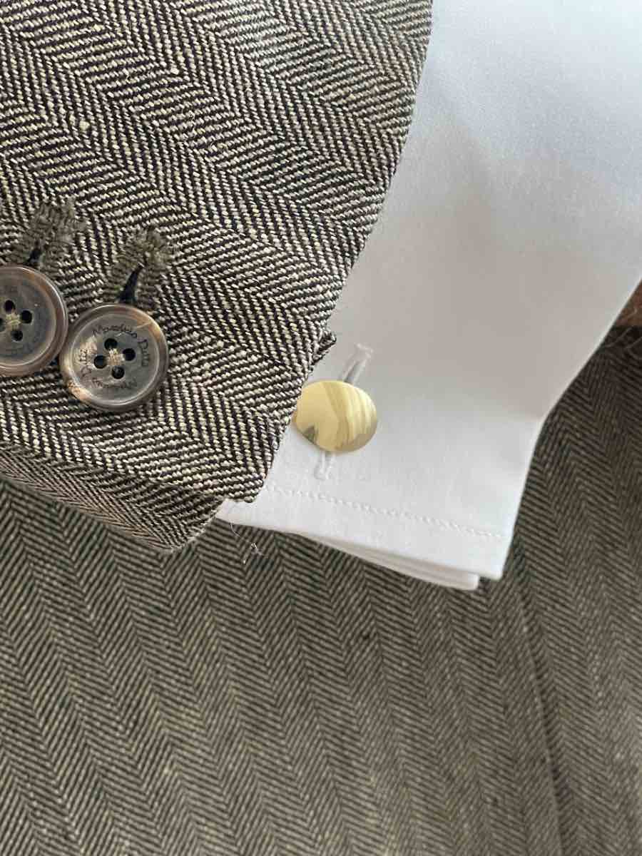 LUSO plain oval-shaped cufflinks in 18k yellow gold