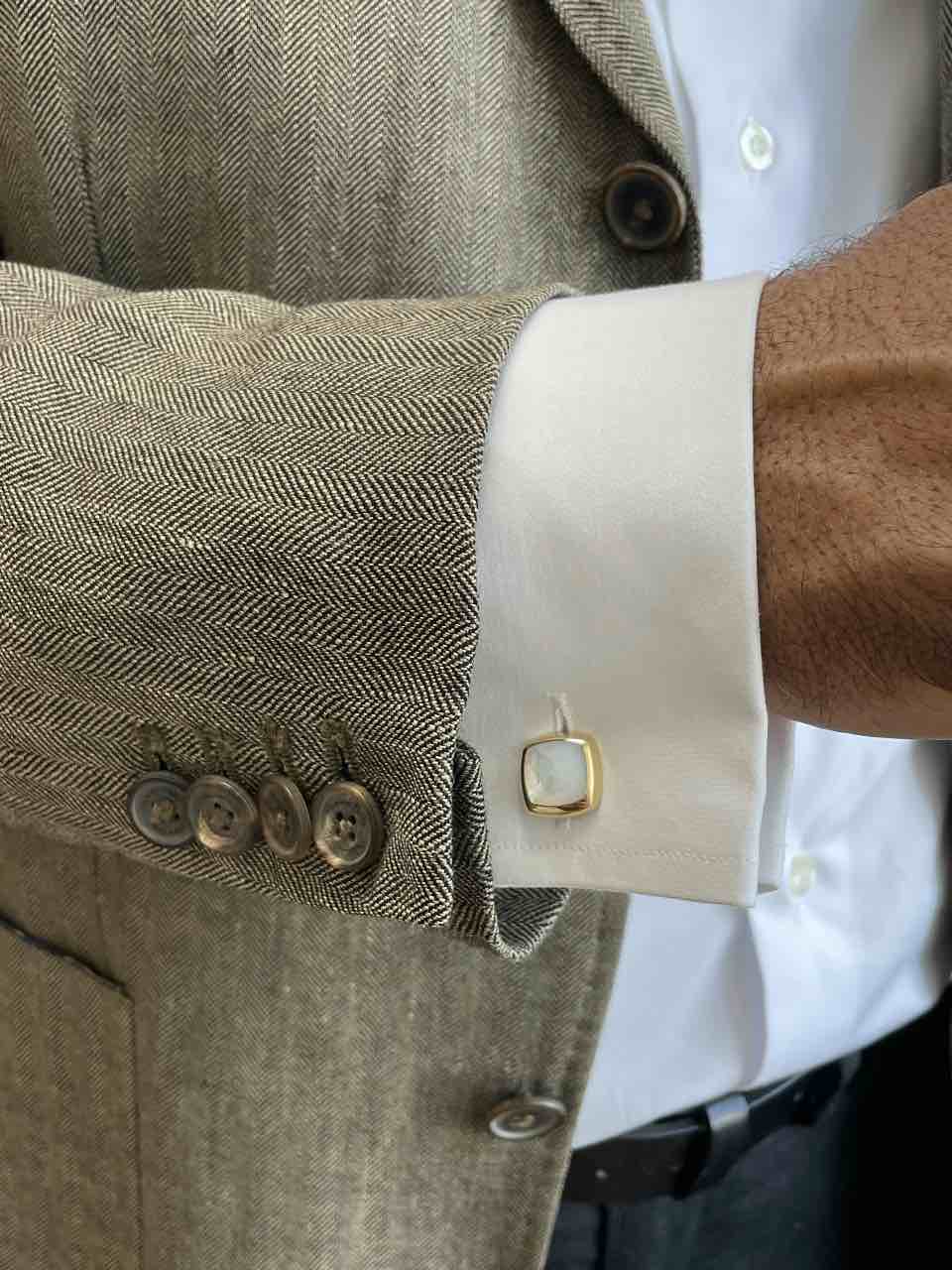 YUCON cufflinks in mother-of-pearl and 18k yellow gold