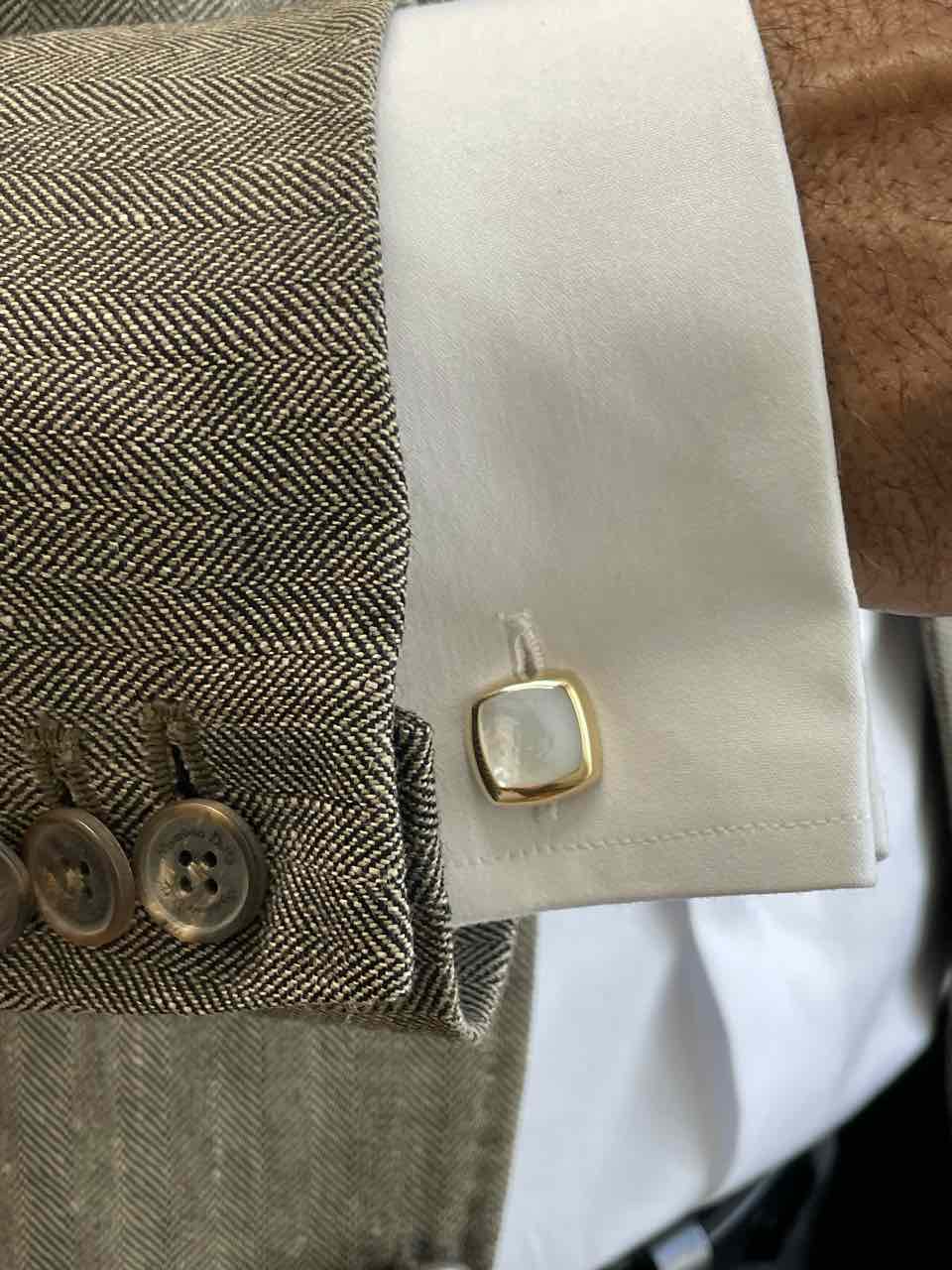 YUCON cufflinks in mother-of-pearl and 18k yellow gold