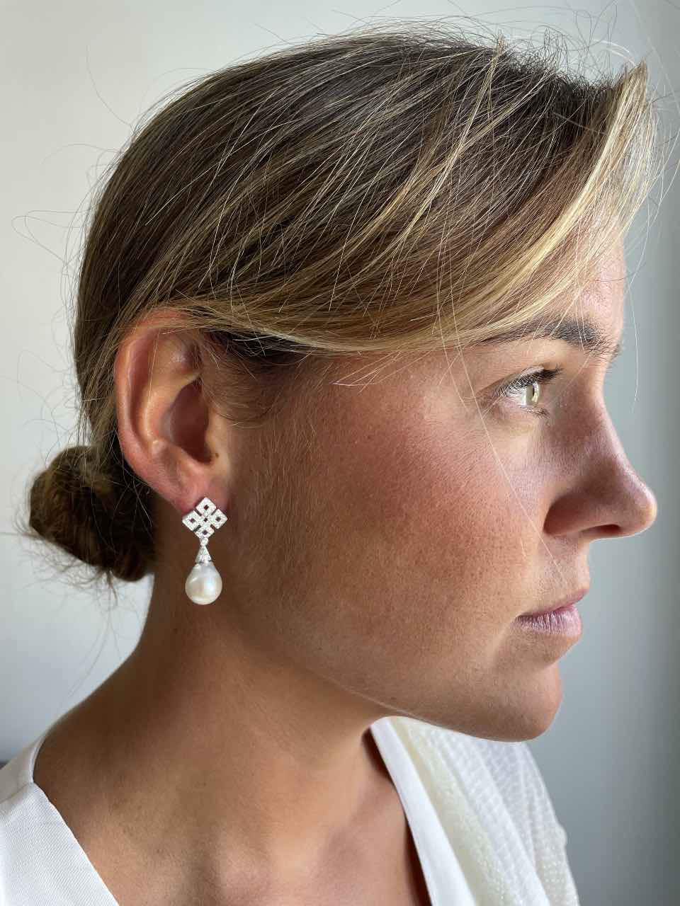 NOVICE detachable earrings in 18k white gold and diamonds