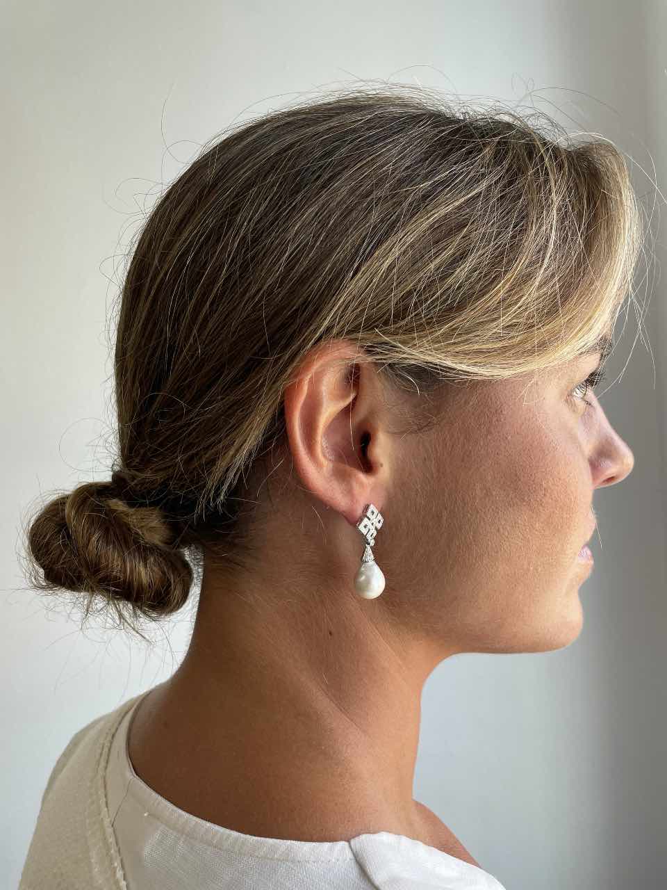 NOVICE detachable earrings in 18k white gold and diamonds