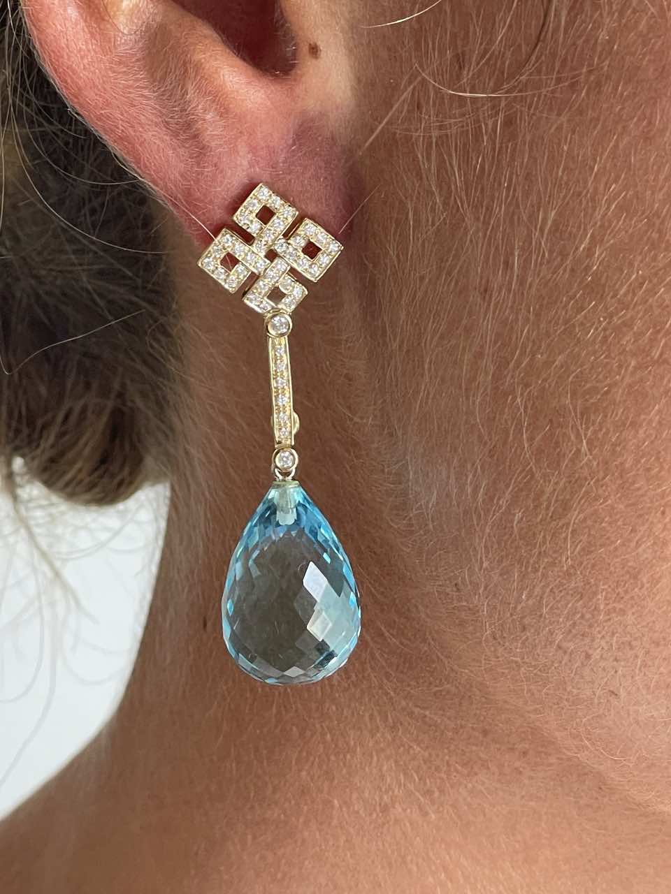 MAGNO detachable earrings in 18k yellow gold and diamonds