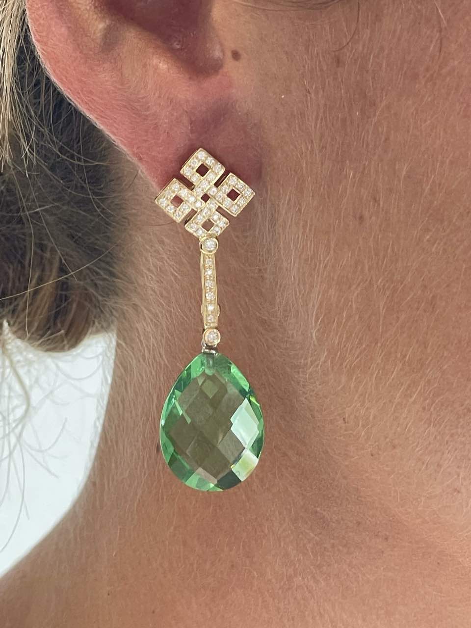 MAGNO detachable earrings in 18k yellow gold and diamonds