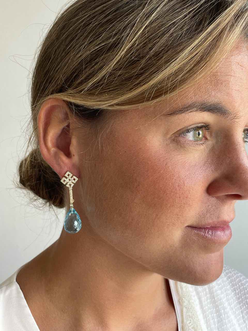 MAGNO detachable earrings in 18k yellow gold and diamonds