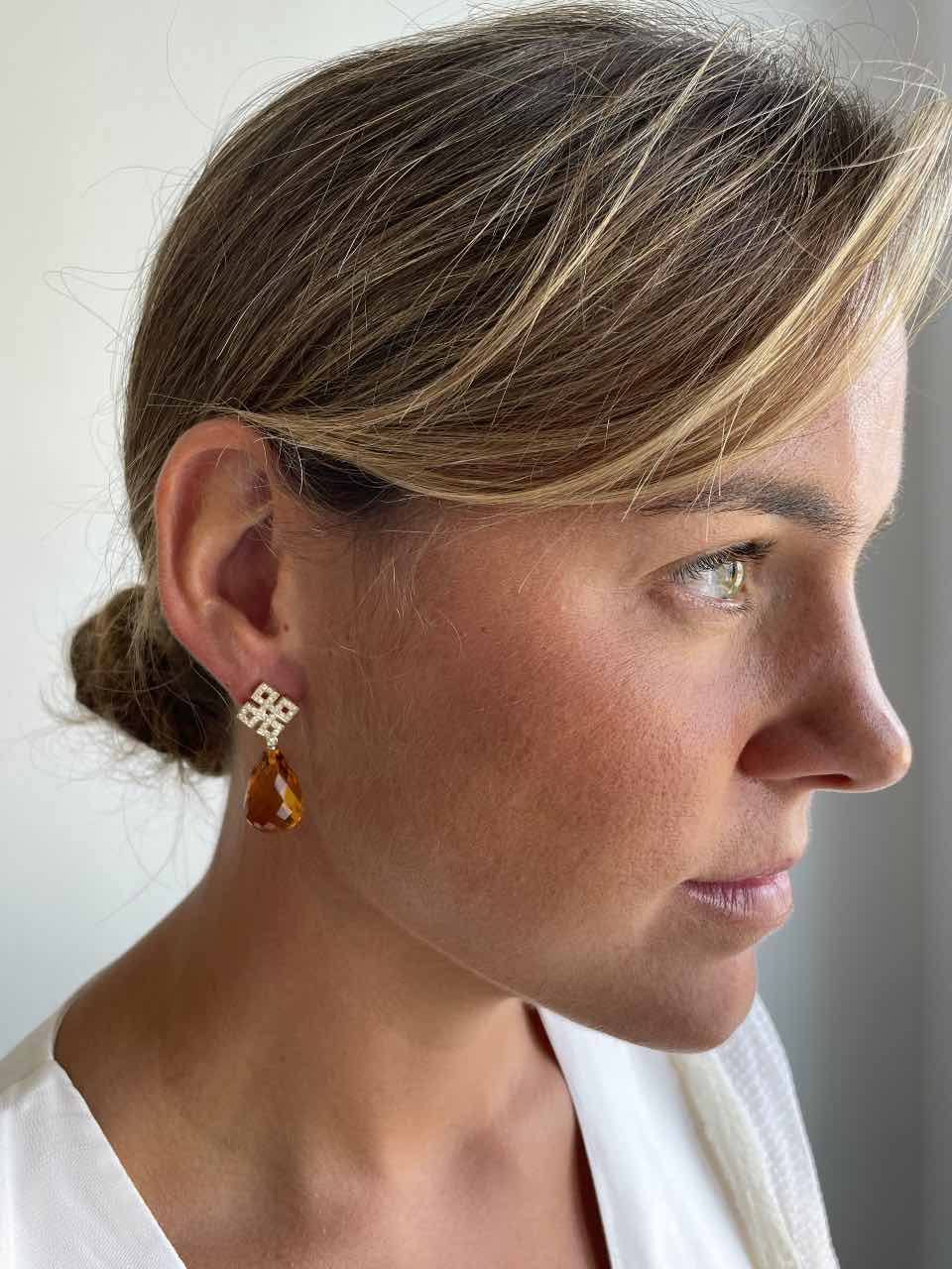 MAGNO detachable earrings in 18k yellow gold and diamonds