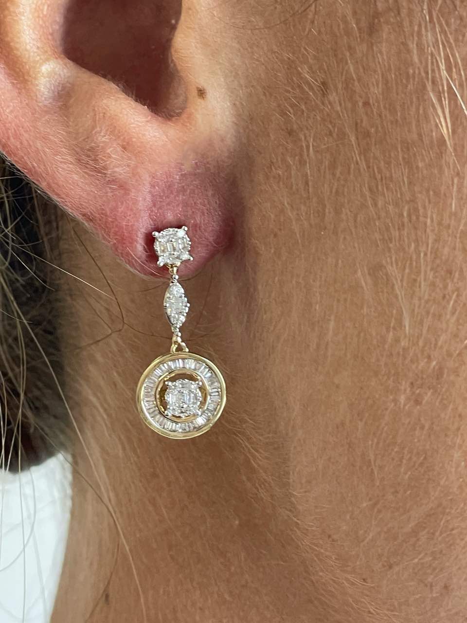 Long COLOSSAL earrings with diamonds in white or yellow gold