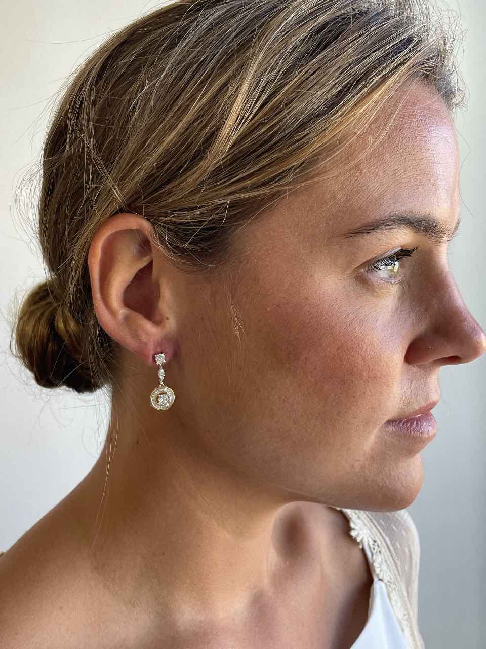 Long COLOSSAL earrings with diamonds in white or yellow gold