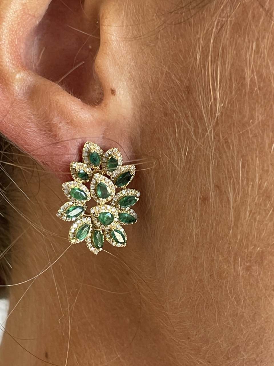 EMERITO pendant with emeralds and diamonds set in 18k yellow gold