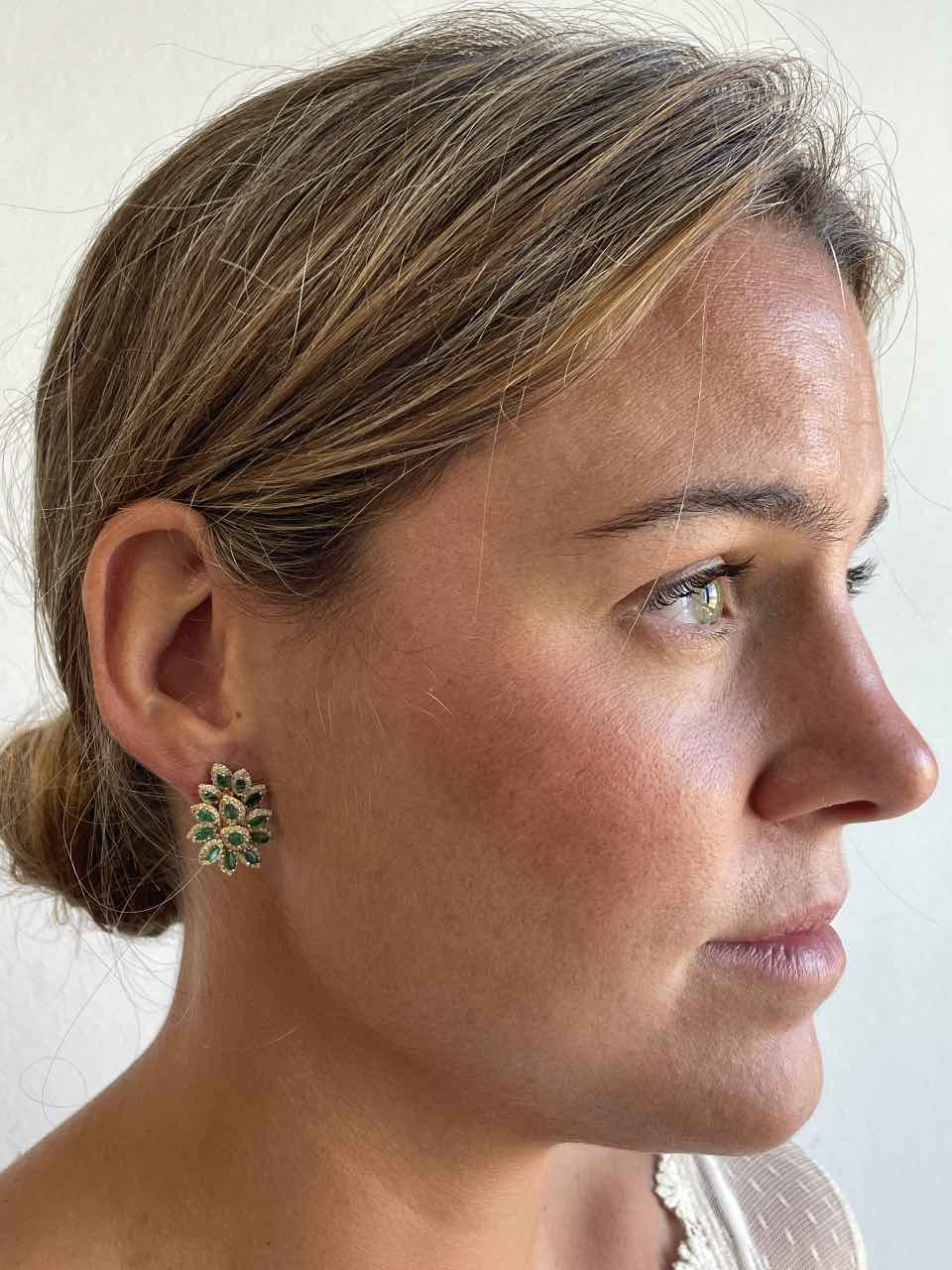 EMERITO pendant with emeralds and diamonds set in 18k yellow gold