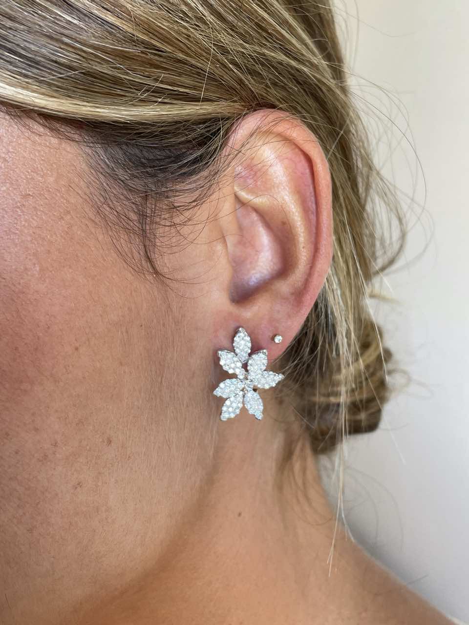 18k white gold leaf front earring with diamonds