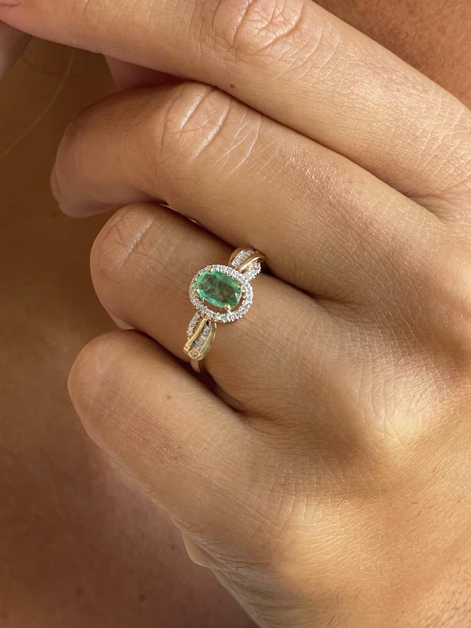 Anillo ERMITAÑO en oro amarillo 18 ktes con esmeralda y brillantes