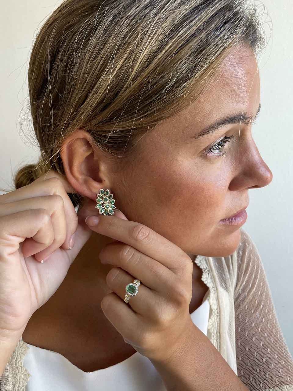 EMERITO pendant with emeralds and diamonds set in 18k yellow gold